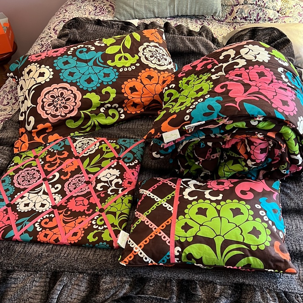 EUC Vera Bradley Lola 4 Piece Twin/Twin XL Comforter Set